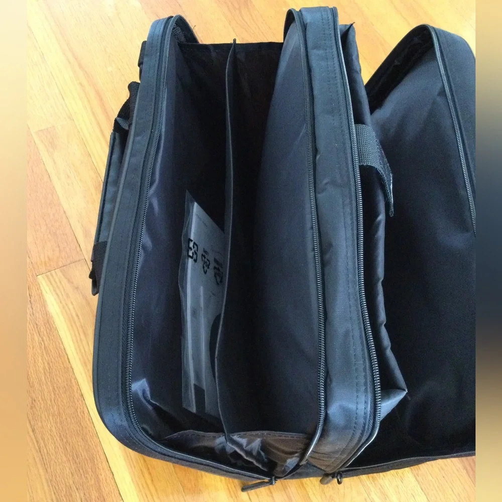 Targus laptop bag, black and gray for men or women, brand new